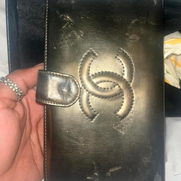 Chanel Wallet - Picture 2 of 9
